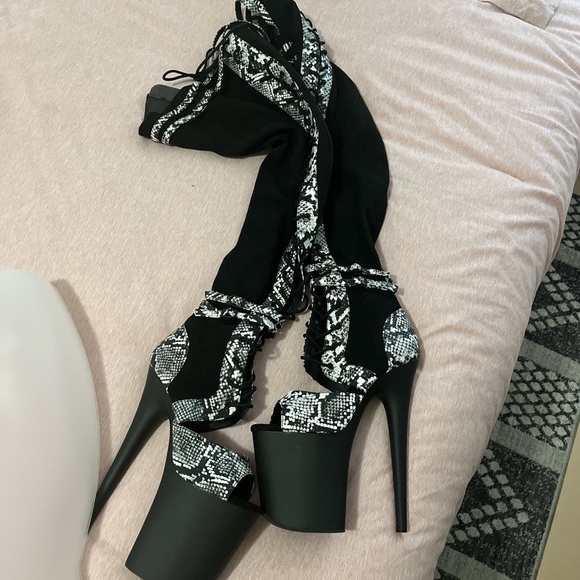 NWOB Pleaser Flamingo Boots - Picture 2 of 3